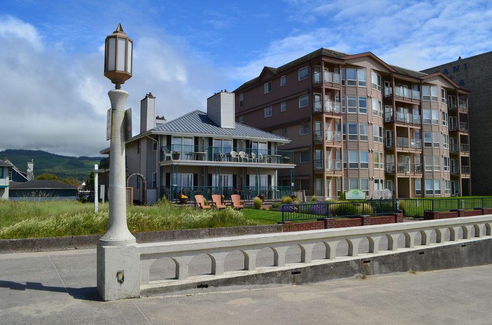 At The Prom Oceanfront Inn Seaside